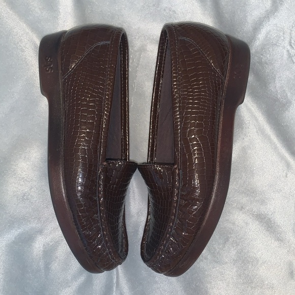 SAS womens Dark Brown Croc-Embossed Loafers slip on size 6.5 WW simplify - Picture 4 of 6